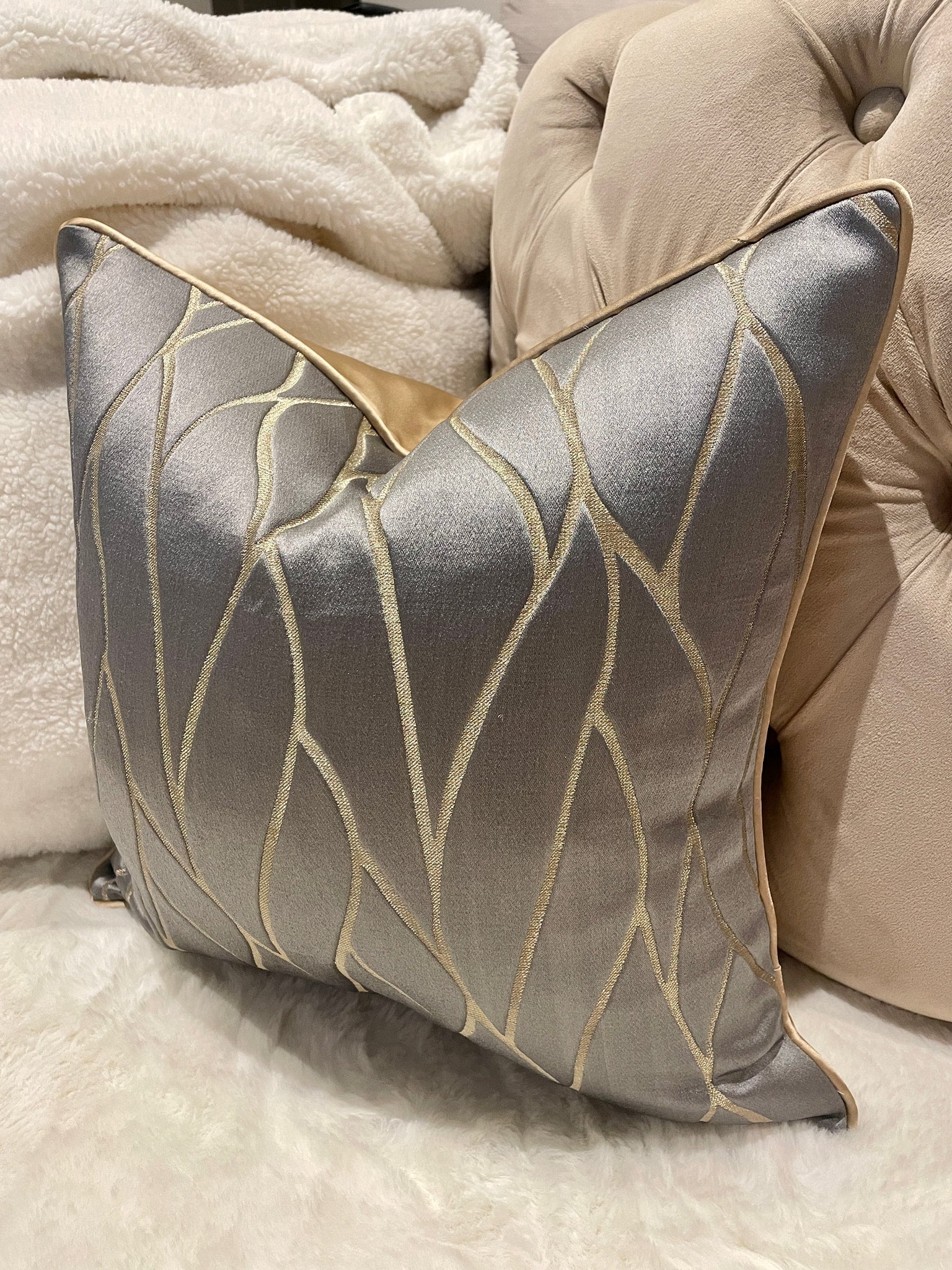 Wyndham pillows top